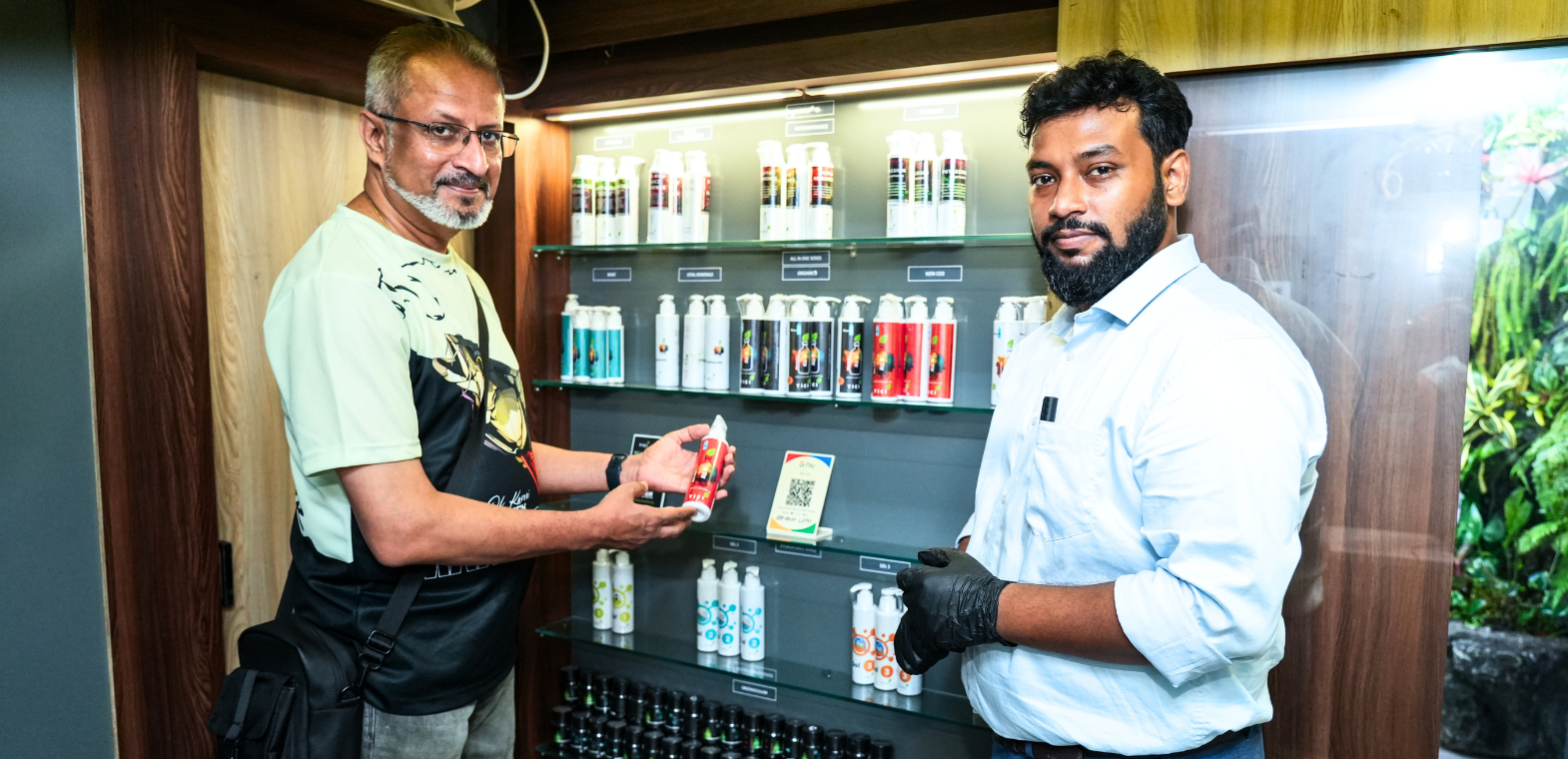 Founder and Director of TiCi NatureLab with the Founder and Editor of The Weekend Aquarist showcasing TiCi fertilizer series, aquarium water conditioners, and hydroponic nutrient systems at the TiCi ecosystem gallery.